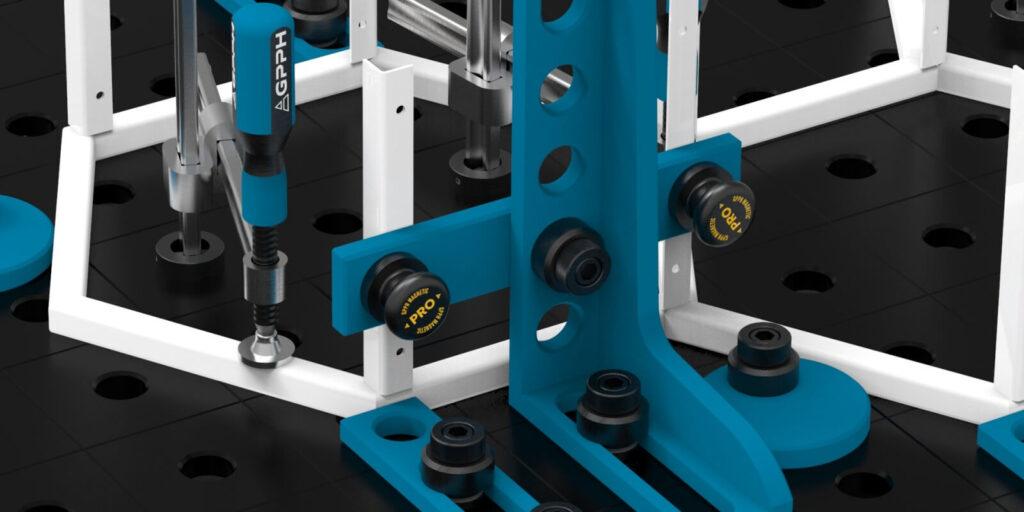 Przykład zastosowania trzpienia montażowego MAGNETIC PRO podczas pracy na stole spawalniczym