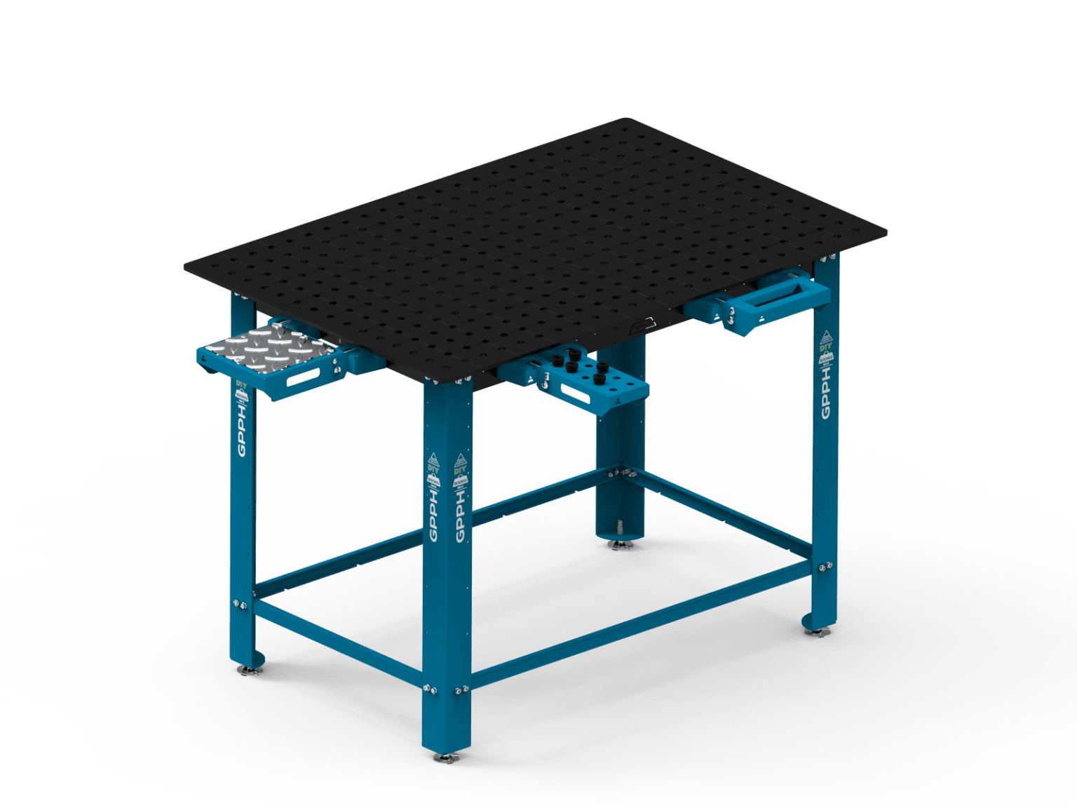 Stół DIY z zamontowanymi półkami