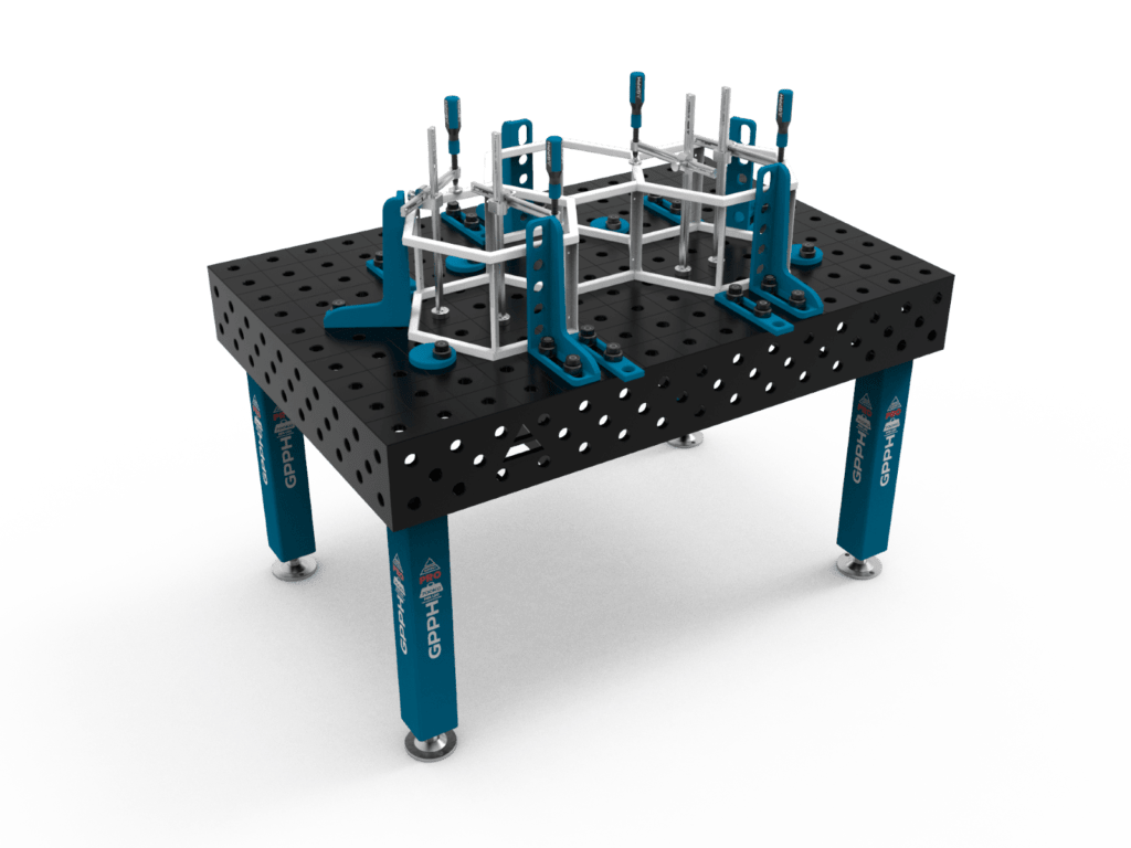 Tradycyjny stół spawalniczy PRO 1500 x 1000mm z ułożoną na nim konstrukcją