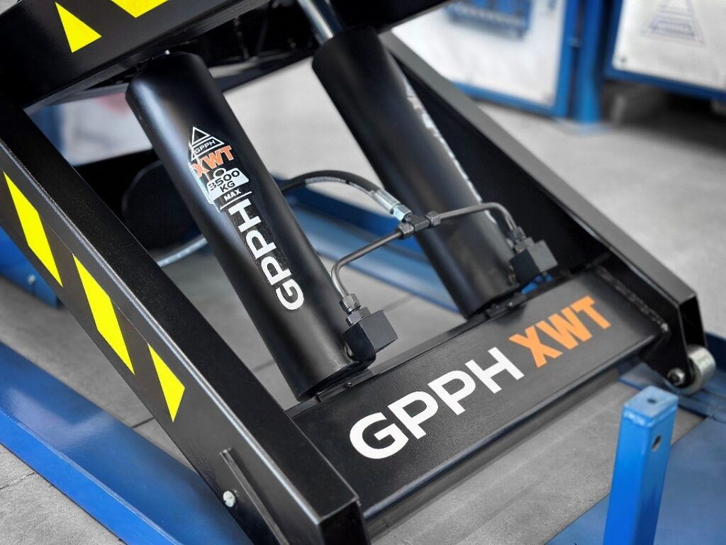 Zbliżenie na podnośnik hydrauliczny stołu spawalniczego XWT