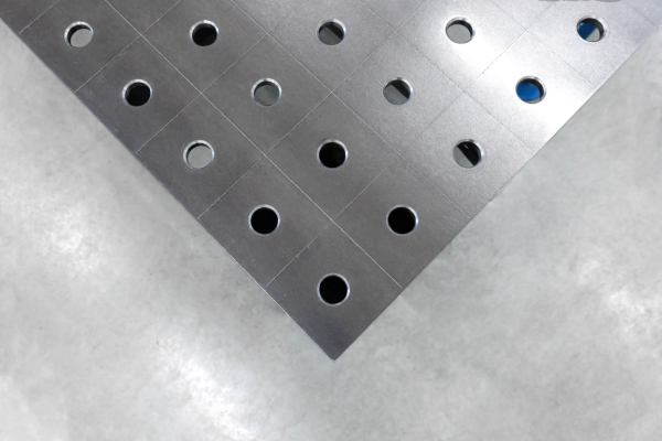 Stół Spawalniczy PLUS Siatka - 100x100mm, System - Φ28, Rozmiar - 2000x1000mm