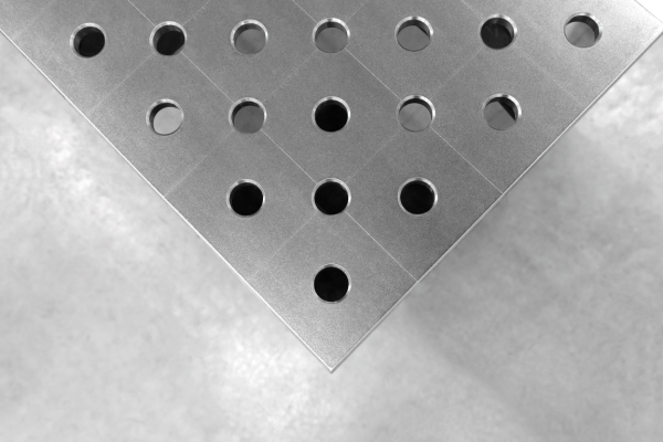 Stół Spawalniczy PRO Siatka - diagonalna, System - Φ28, Rozmiar - 2000x1000mm
