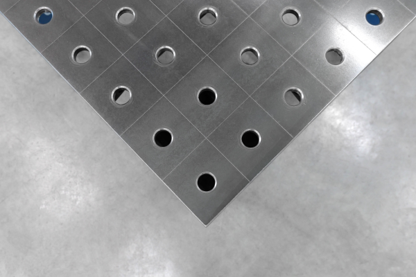Stół Spawalniczy PRO Rozmiar - 1000x1000mm, Siatka - 100x100mm, System - Φ28