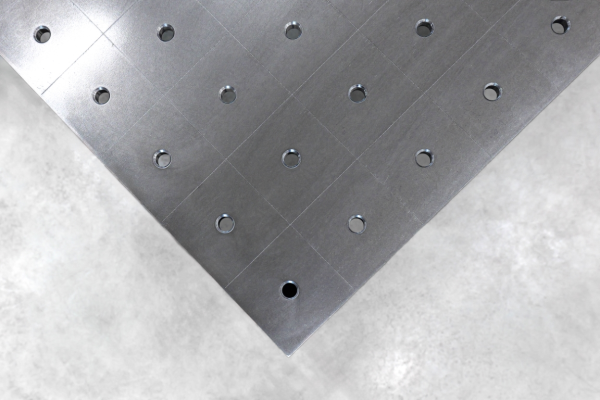 Stół spawalniczy SMART Siatka - 100x100mm, System - Φ16, Rozmiar - 2400x1200mm,  Blat - 12mm