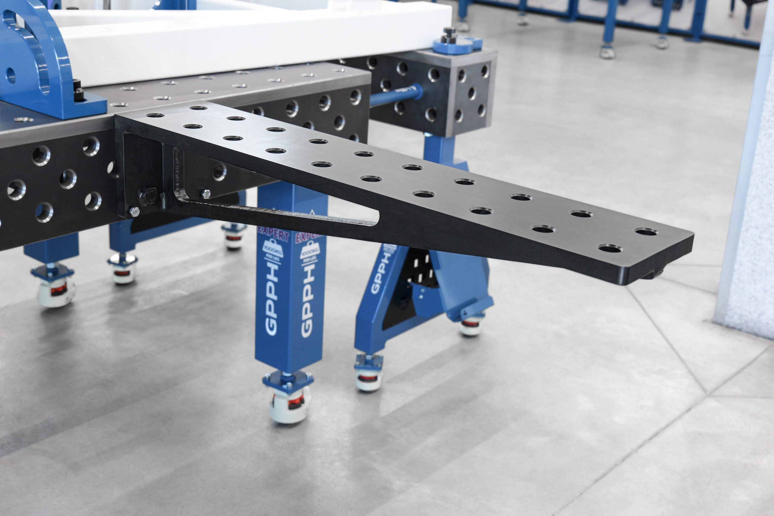 Produžetak 1000x200mm, Mreža - 100x100mm, Sustav - Φ28, Serija - EXPERT