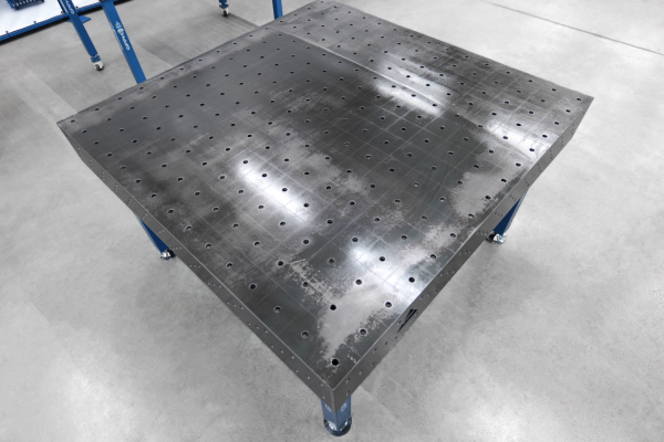 Outletowy Stół Spawalniczy PLUS 1500x1480 mm – System otworów φ16, siatka 100x100 mm