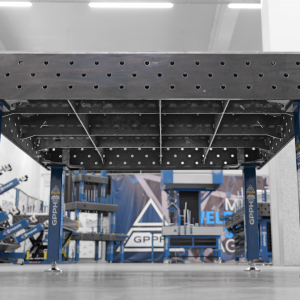 Stół Spawalniczy PLUS 1500x1480 mm – System otworów φ16, siatka 100x100 mm