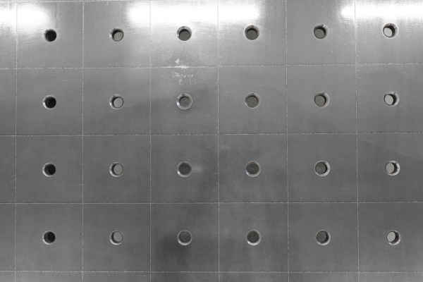Stół Spawalniczy PLUS 1500x1480 mm – System otworów φ16, siatka 100x100 mm