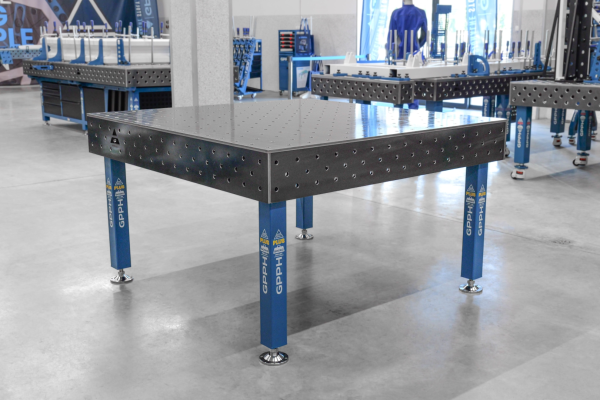 Stół Spawalniczy PLUS 1500x1480 mm – System otworów φ16, siatka 100x100 mm